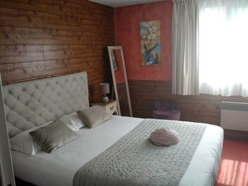 Superior Double Room | In-room safe, desk, soundproofing, cribs (free)