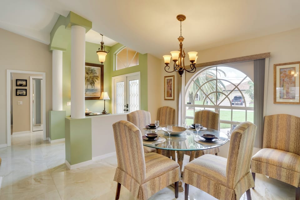 Dining Table | Dishware Provided