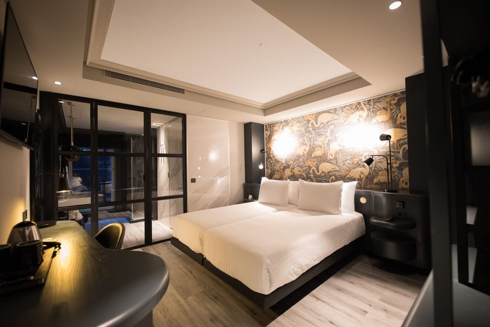 1 bedroom, down comforters, minibar, desk