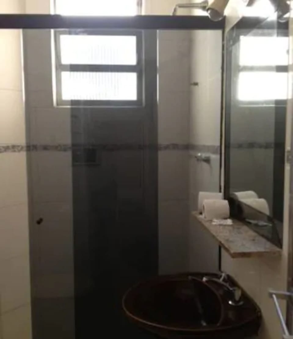 Single Room, 1 Double Bed, Non Smoking | Bathroom | Shower, towels