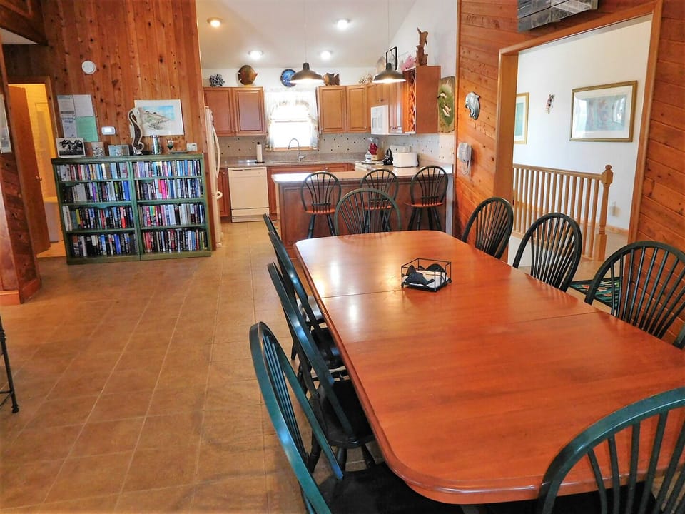 Dining & Kitchen