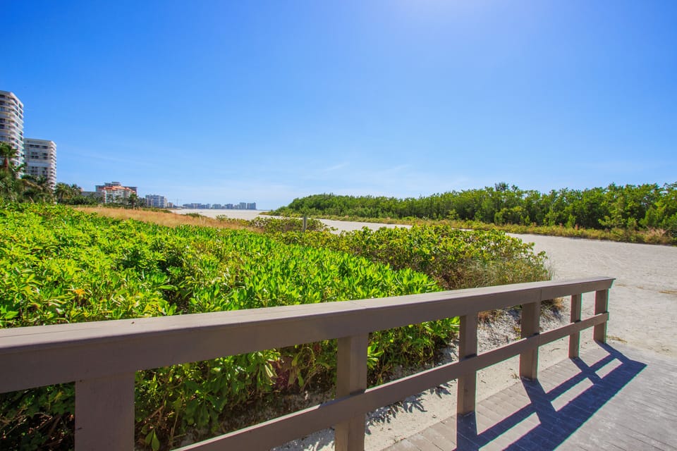 Path to Crescent Beach