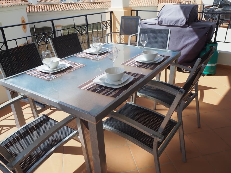 Balcony - al fresco dining (with BBQ)