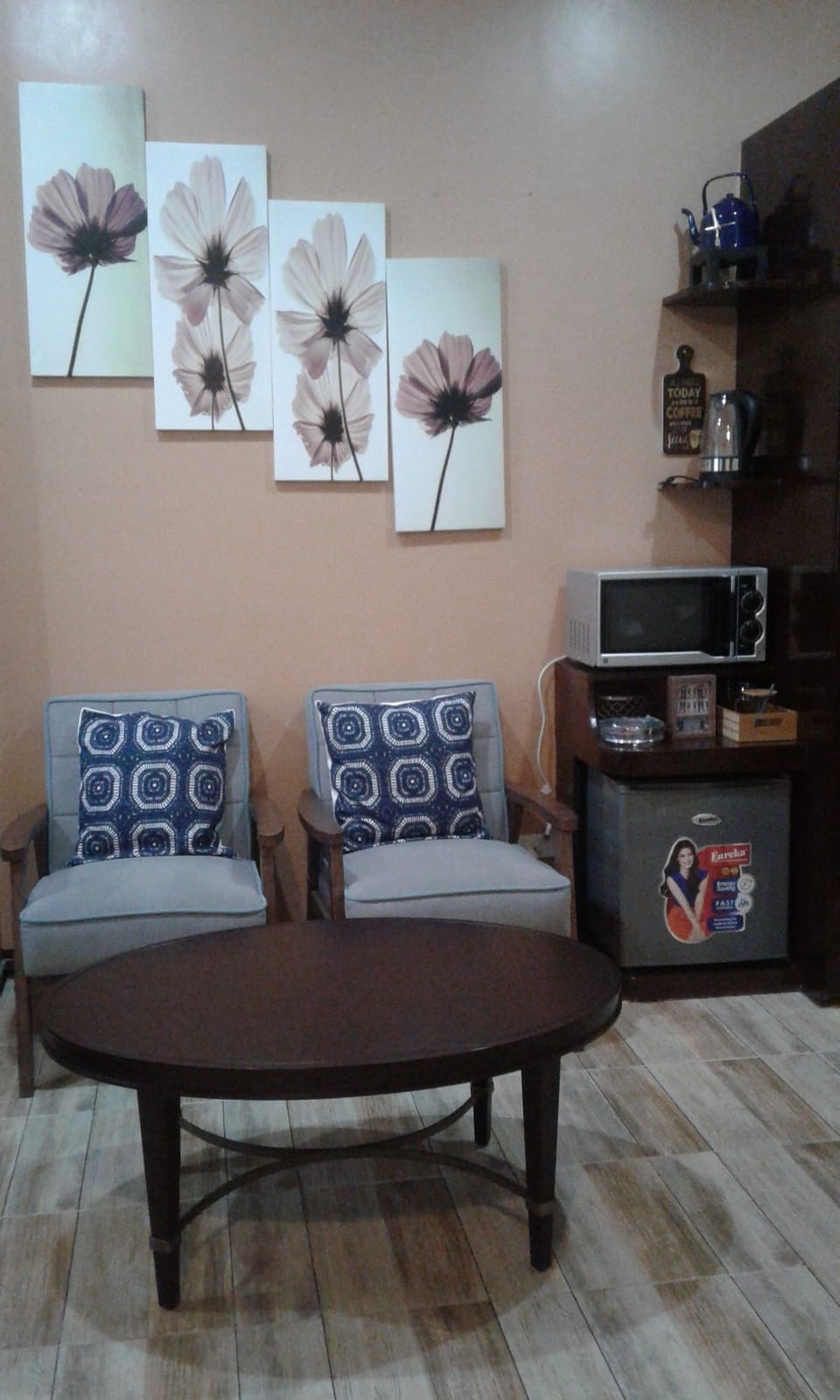 Queen Suite | Living room | LED TV