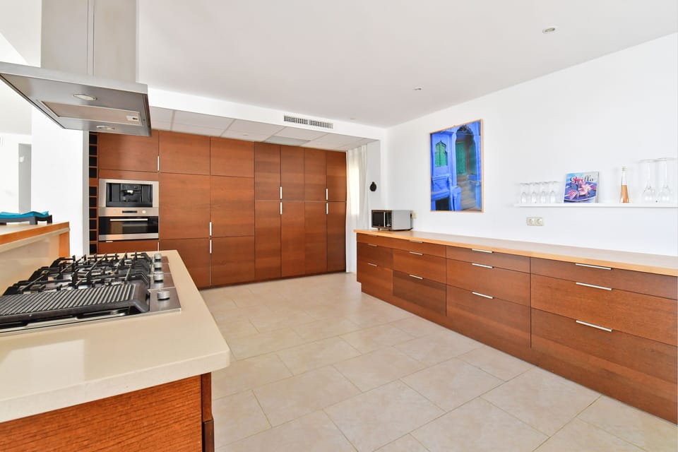 Kitchen with double refrigerator/freeze