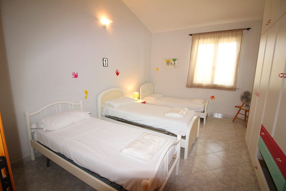 Triple bedroom