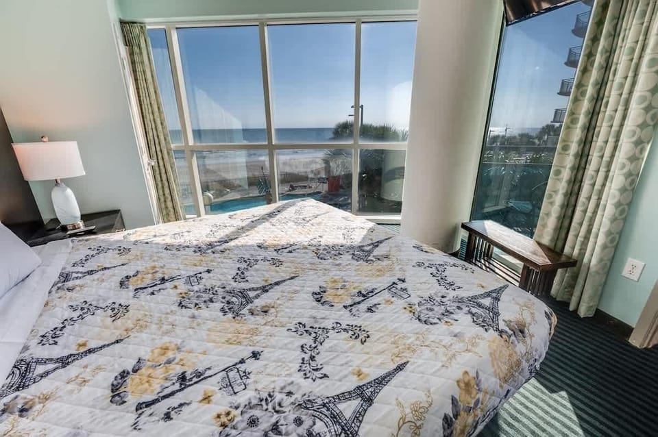 Beautiful Bedroom with Amazing Views ☀️