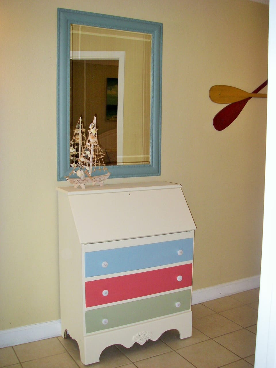 Cute chest in the hall give those use the sofa bed storage outside the bedroom 