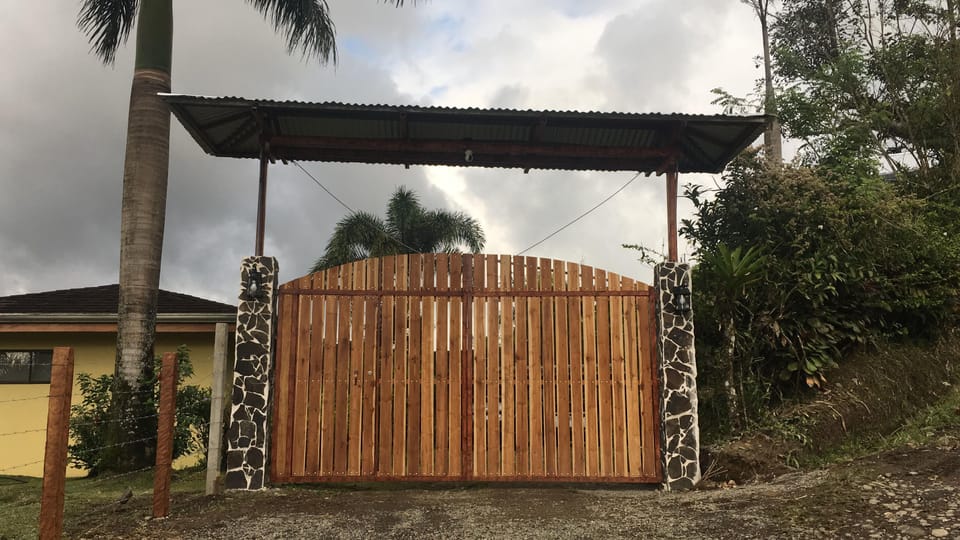 New gate (2022)