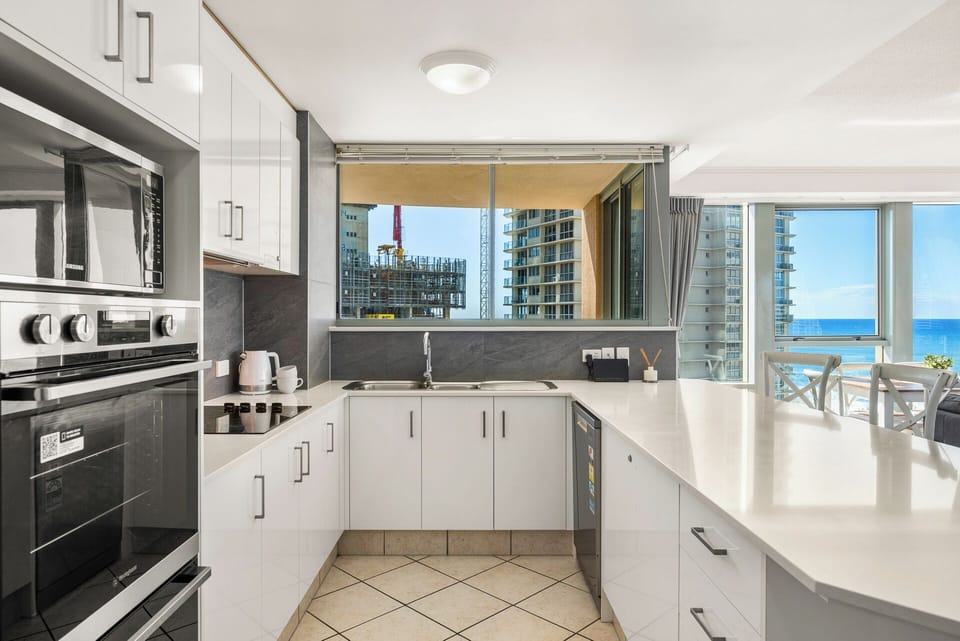 Deluxe Apartment, 3 Bedrooms, Ensuite, Ocean View | Private kitchen | Full-size fridge, microwave, oven, stovetop