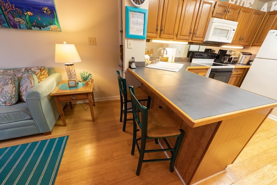 Seating for 2 at kitchen bar