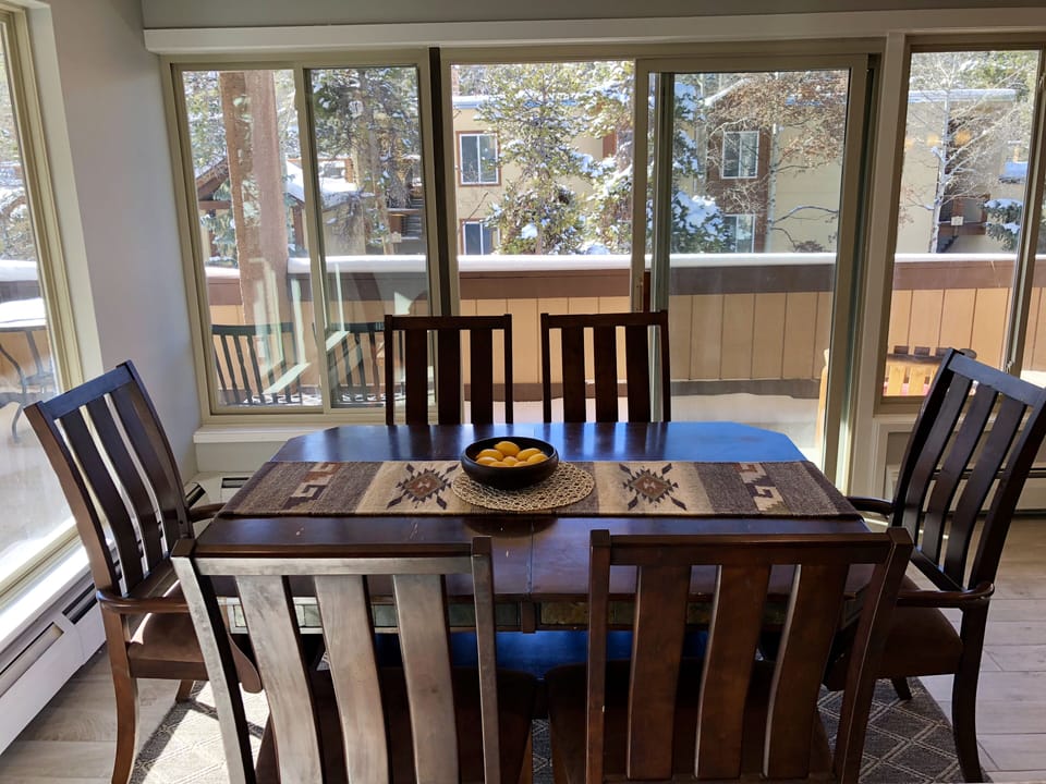 Dine with great friends and even greater views!