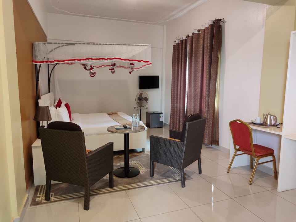 Premium Room | In-room safe, individually decorated, desk, laptop workspace