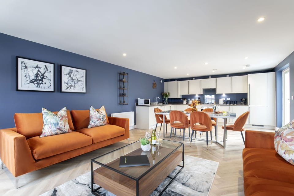 Standard Apartment, 3 Bedrooms | Living area | 36-inch flat-screen TV with digital channels, TV, Netflix