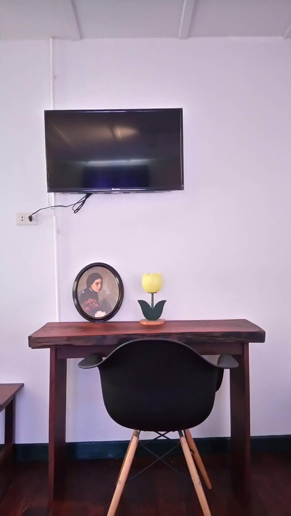 Standard Twin Room | Television