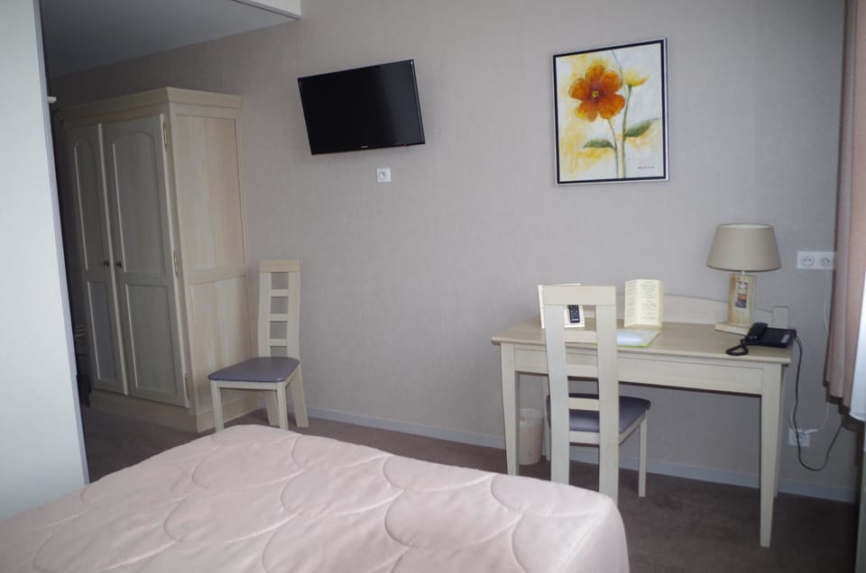 Superior Double Room | Individually decorated, individually furnished, desk, blackout drapes