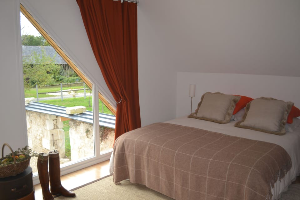 Classic Double Room, 1 Queen Bed, Non Smoking | Individually decorated, individually furnished, bed sheets