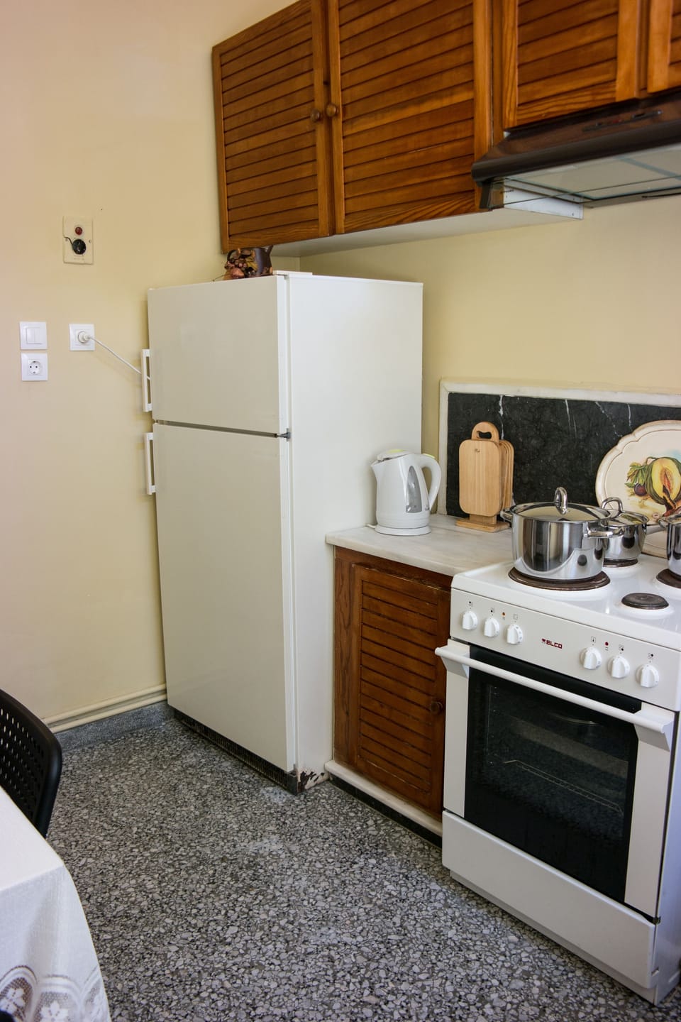 City Apartment | Private kitchen | Full-size fridge, oven, stovetop, dishwasher