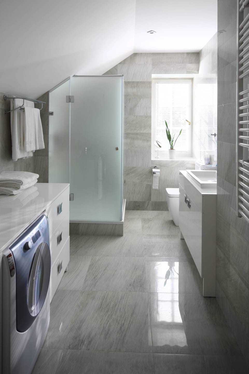Deluxe Apartment, Non Smoking | Bathroom | Towels