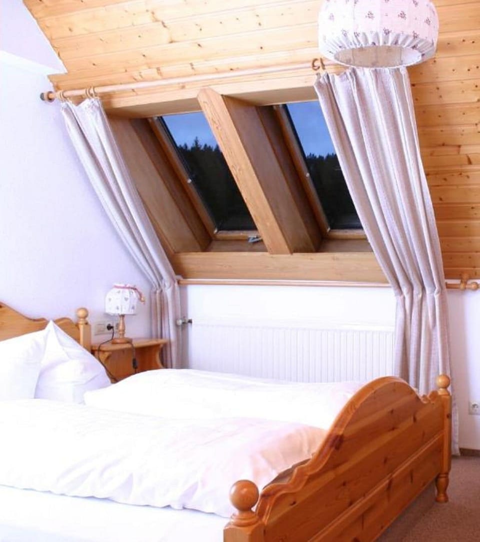 Double Room Single Use | Bed sheets
