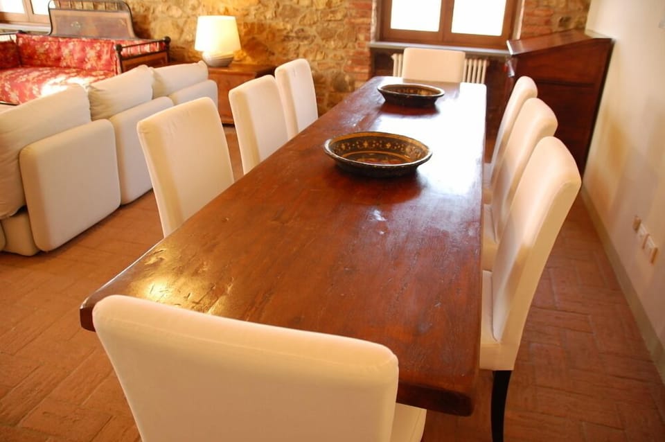Villa, 5 Bedrooms | In-room dining