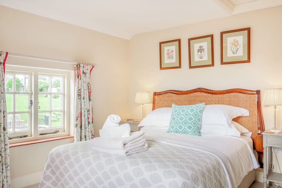 Double Room | In-room safe, iron/ironing board, rollaway beds, free WiFi