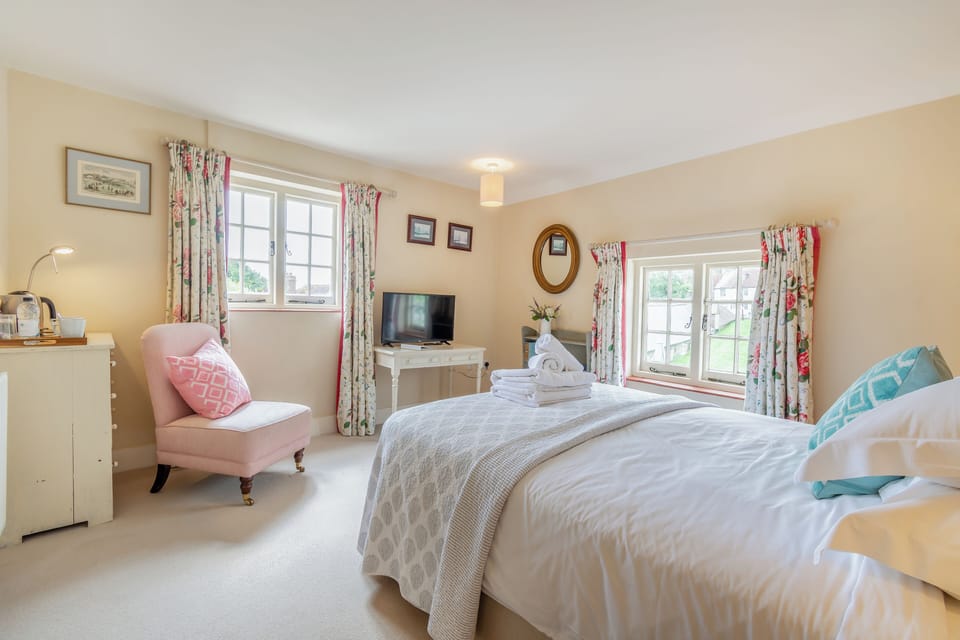 Double Room | In-room safe, iron/ironing board, rollaway beds, free WiFi