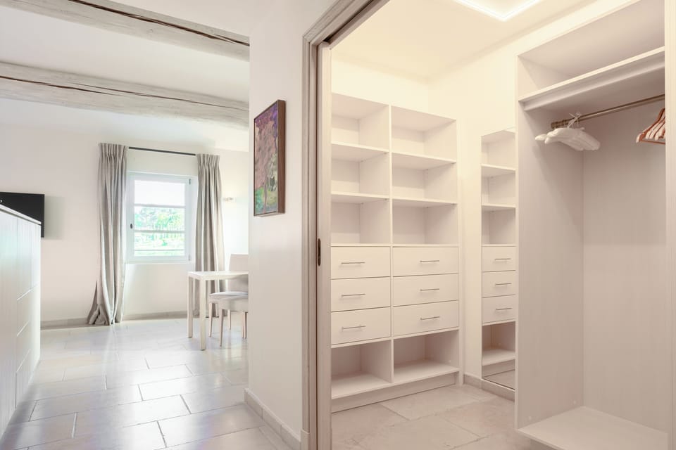 Egyptian cotton sheets, premium bedding, down comforters, pillowtop beds