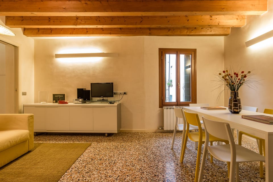 Apartment, 3 Bedrooms | In-room dining