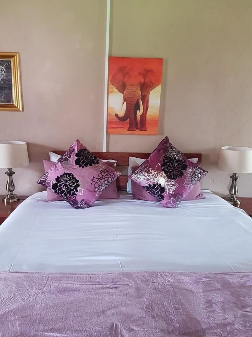 Room, 1 Queen Bed | Minibar, in-room safe, desk, blackout drapes