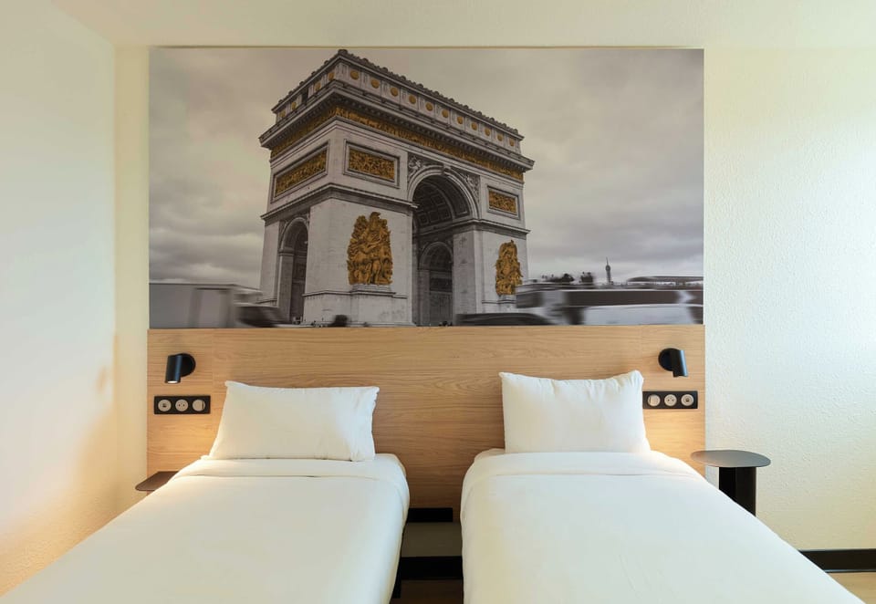 Standard Twin Room, Non Smoking | Desk, free WiFi, bed sheets
