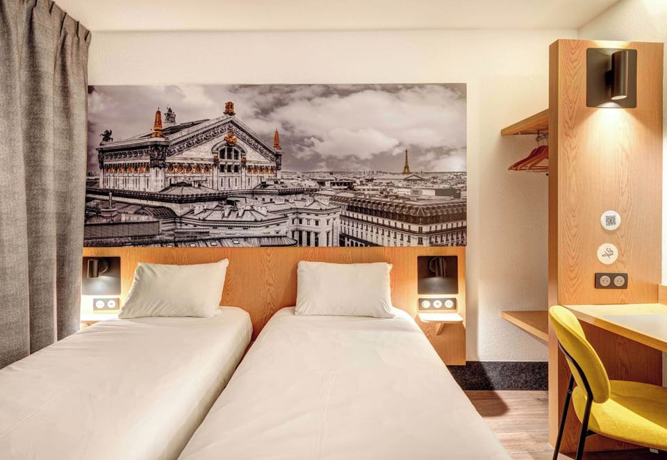 Standard Twin Room, Non Smoking | Desk, free WiFi, bed sheets