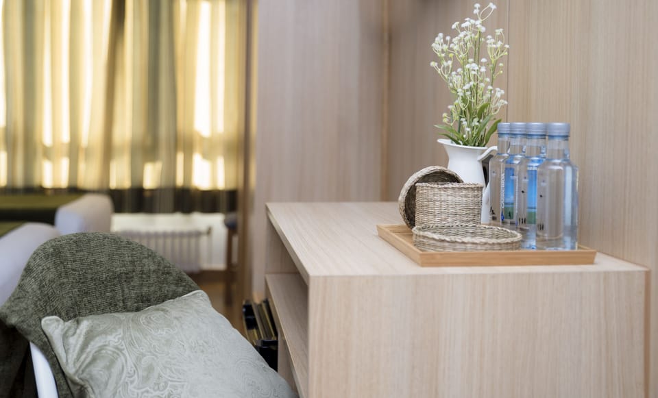 Triple Room | Desk, soundproofing, free WiFi, bed sheets