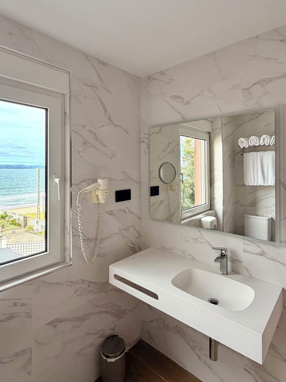 Comfort Quadruple Room | Bathroom | Free toiletries, hair dryer, towels