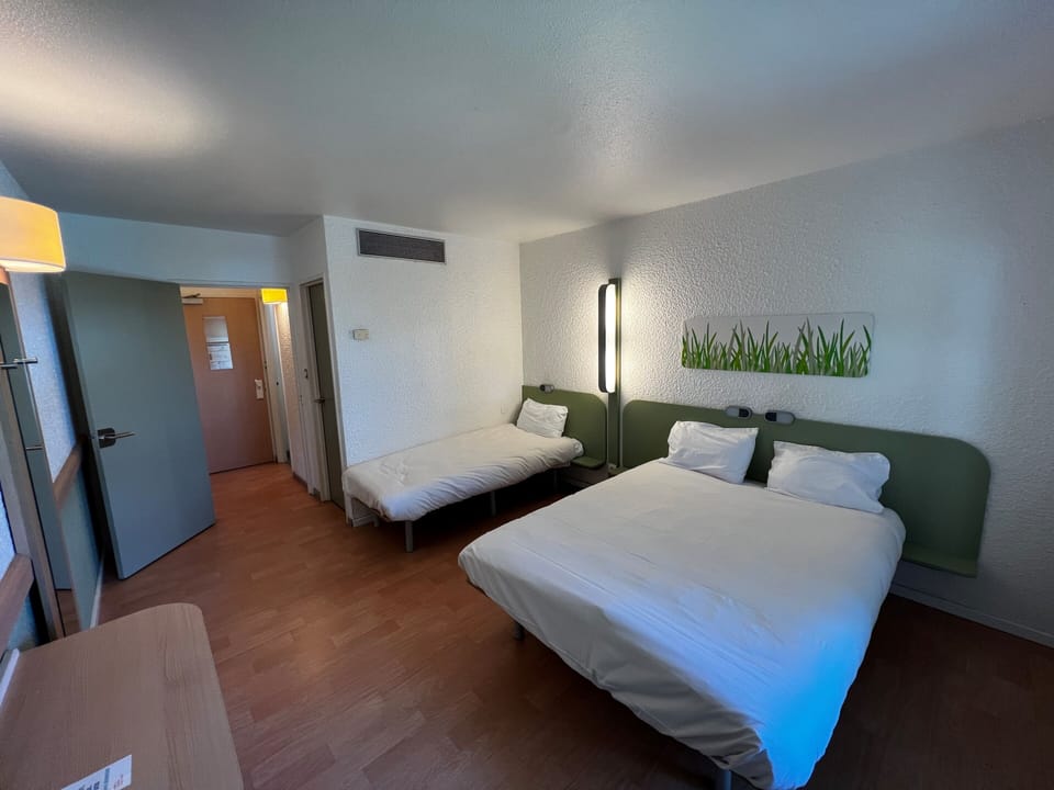 Standard Room (1-2 or 3 pers.) | Individually furnished, desk, blackout drapes, soundproofing