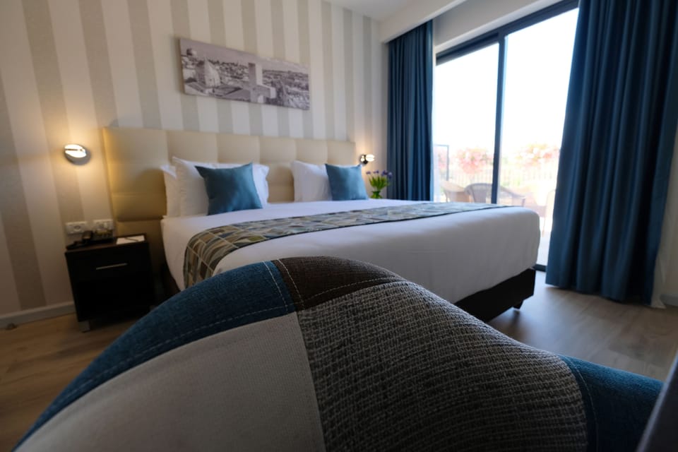 Premium Double Bedroom | Minibar, in-room safe, desk, soundproofing