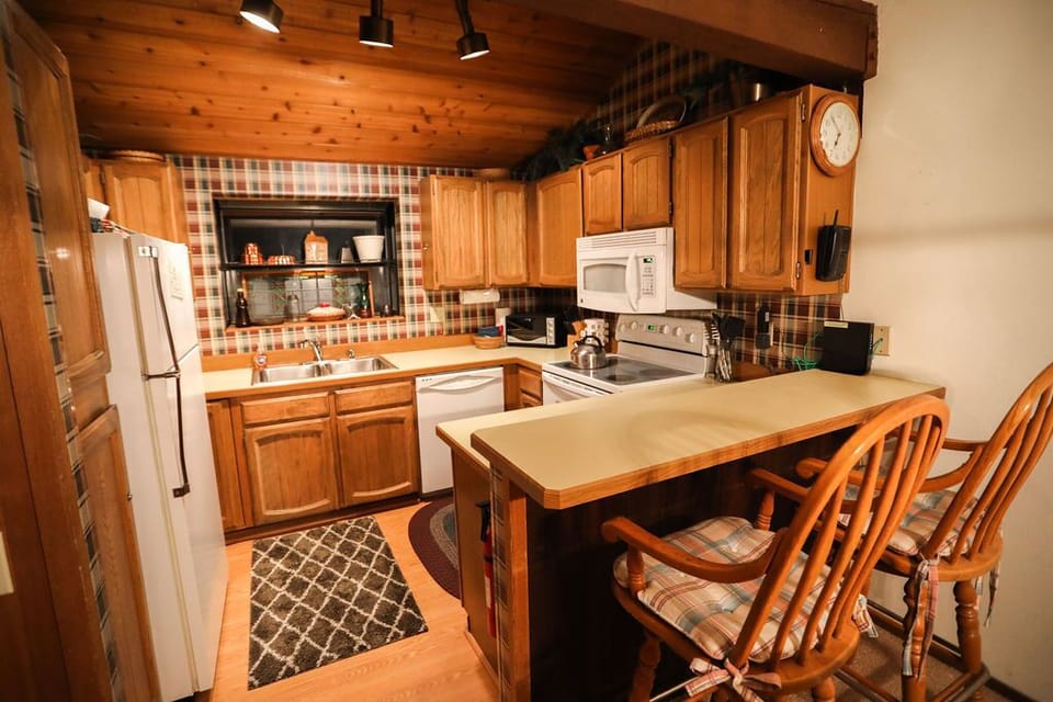 Well stocked Lite Kitchen with lots of counter space and eat in Breakfast Bar
