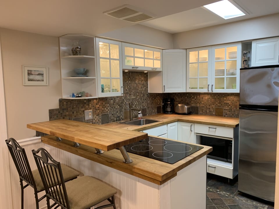 Lower kitchen