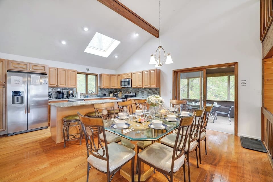 Kitchen/Dining Area