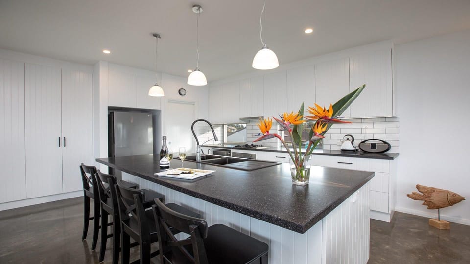 Catalina | Kitchen with Island breakfast bar