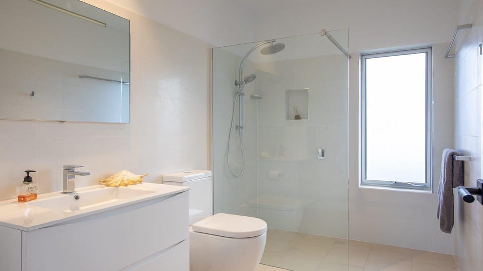 Catalina |  Bathroom | Linen provided