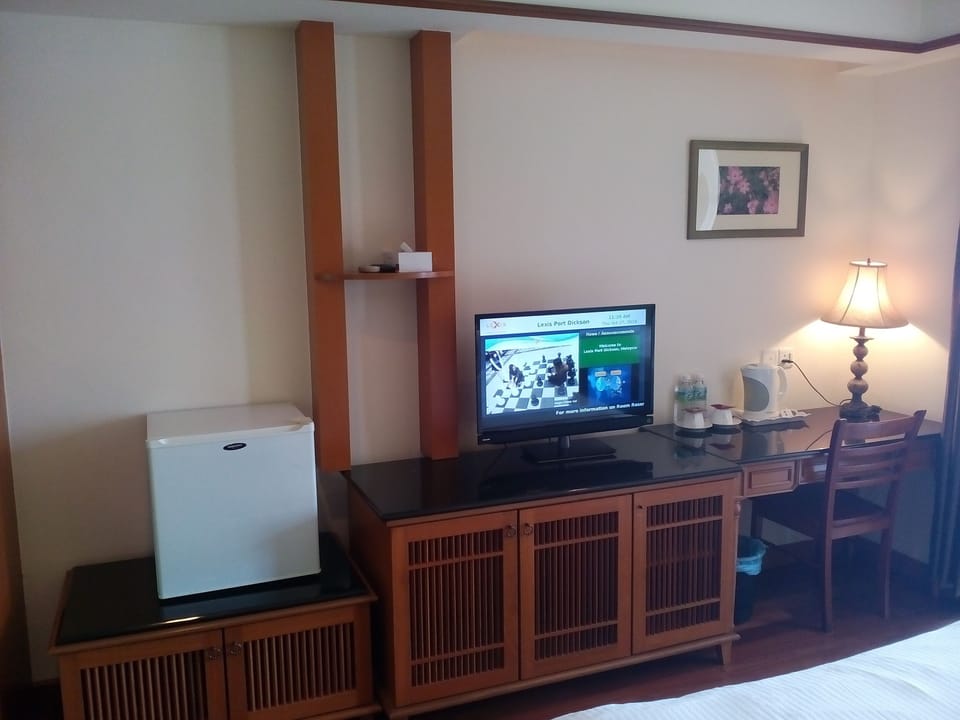 Desk, soundproofing, iron/ironing board, bed sheets