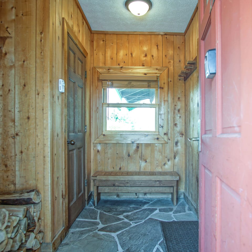 This is the foyer of this unit.