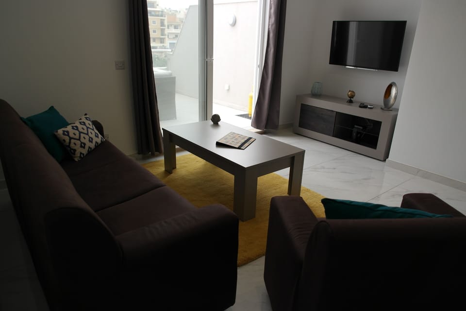 Cosy up for a night-time movie or keep up to date with access to 7,000 channels