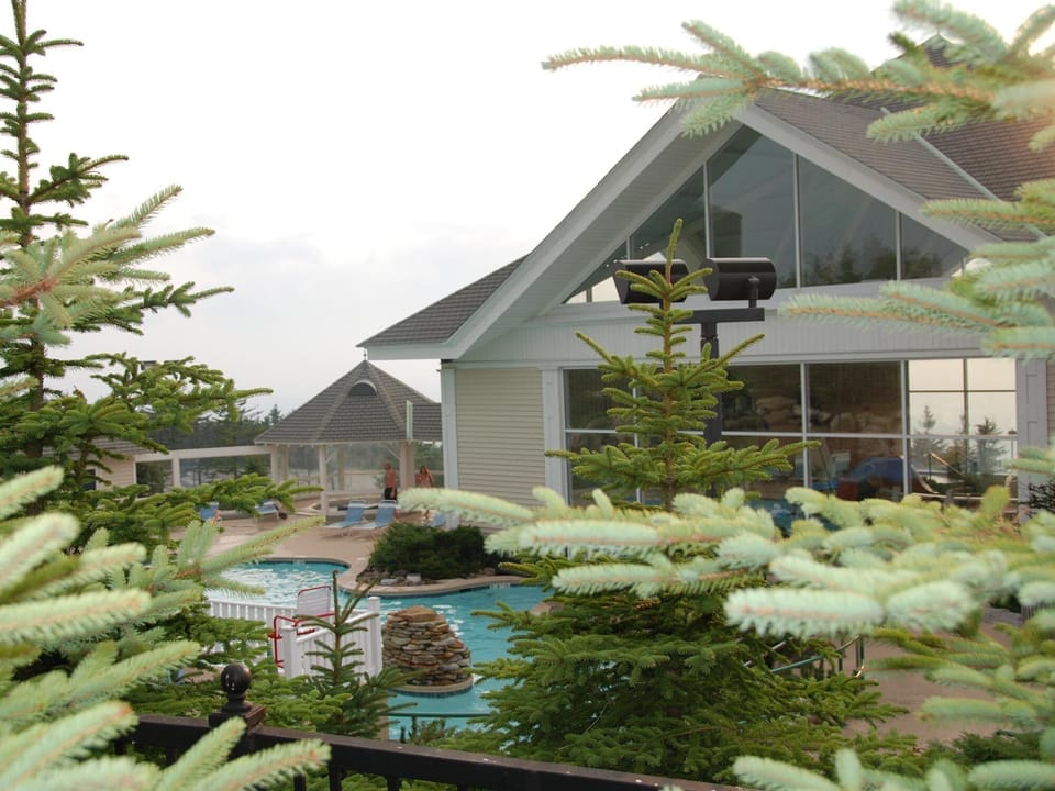 Swim and use Hot Tubs at Split Rock Pools at additional fee. Pick up the Fun Pass, it is so worth it!