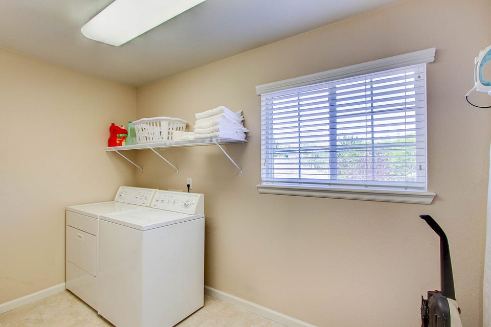 Laundry washer/dryer