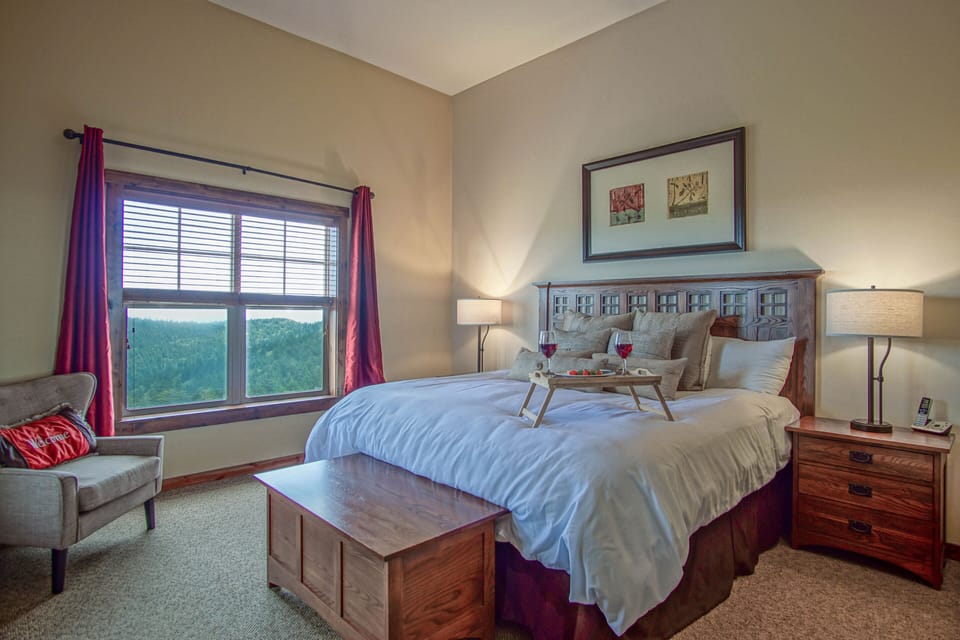 There is a king bed in this room.
