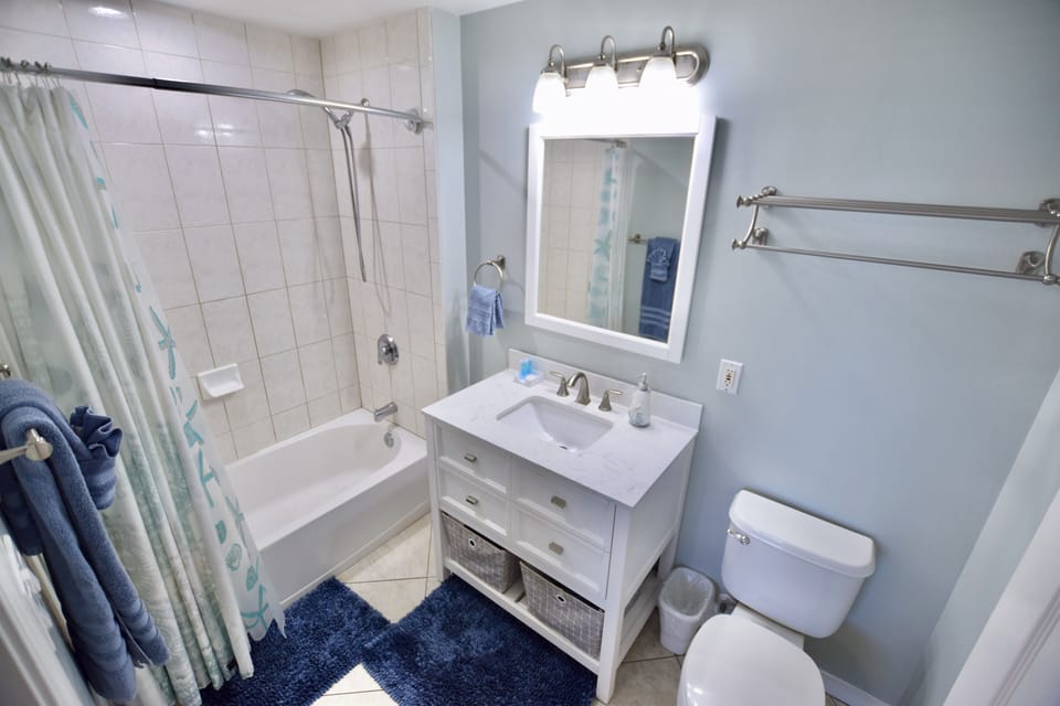 Destin West Gulfside #605: Primary Bath