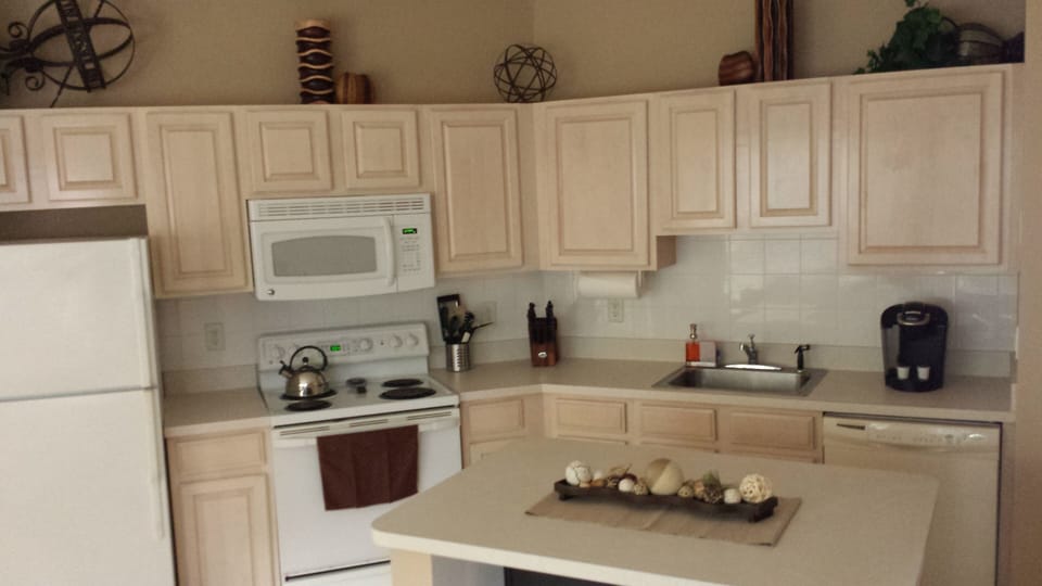 so many extras in those cabinets for cooking and eating