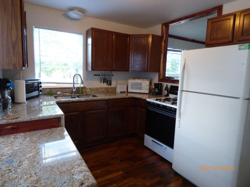 All of the amenities, plates, bowls, pans, utensils, needed for cooking!